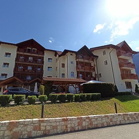 Hotel Zurigo Molveno Exteriör bild