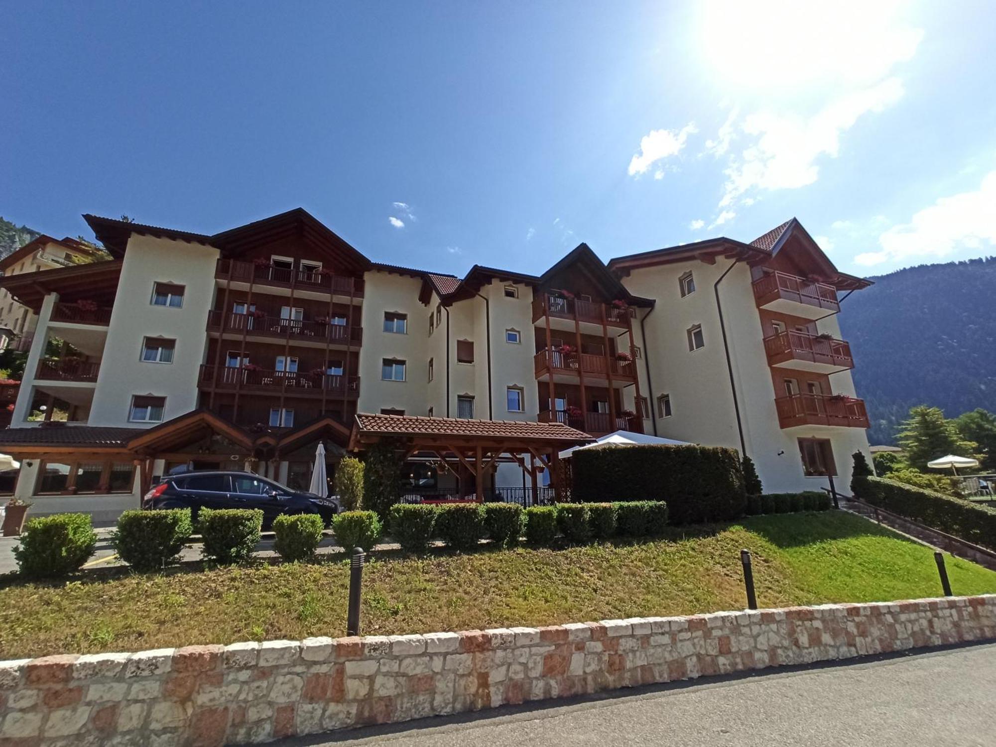 Hotel Zurigo Molveno Exteriör bild