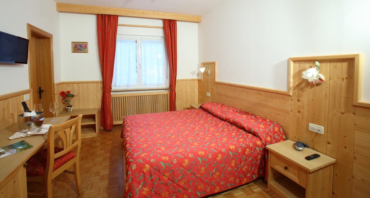 Hotel Zurigo Molveno Exteriör bild