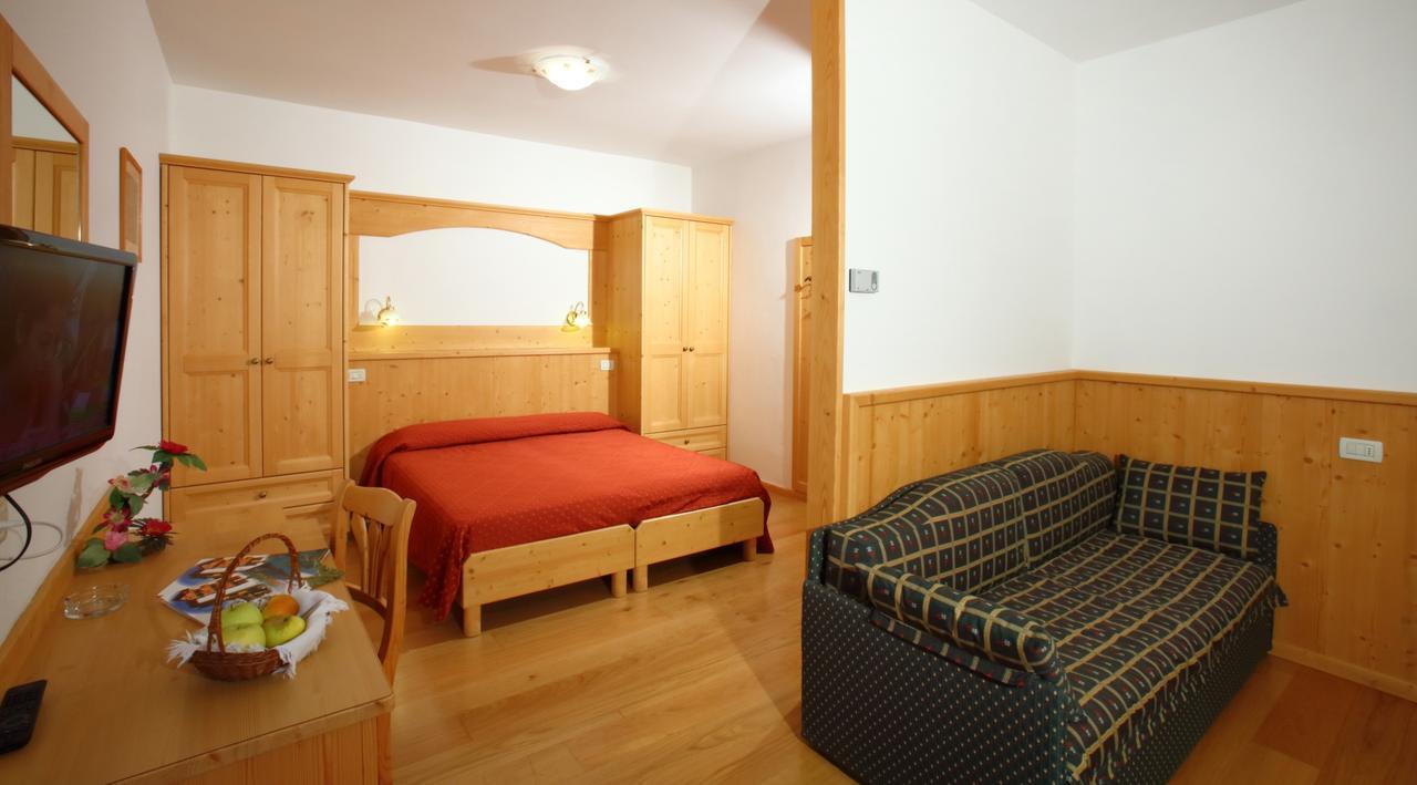 Hotel Zurigo Molveno Exteriör bild