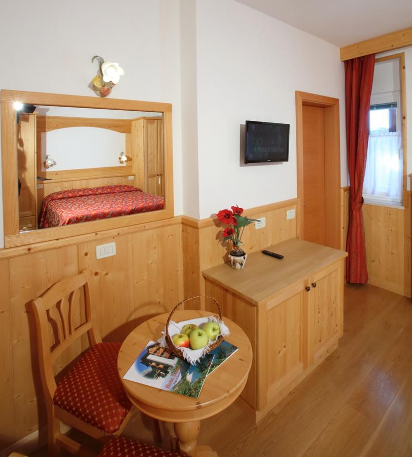 Hotel Zurigo Molveno Exteriör bild