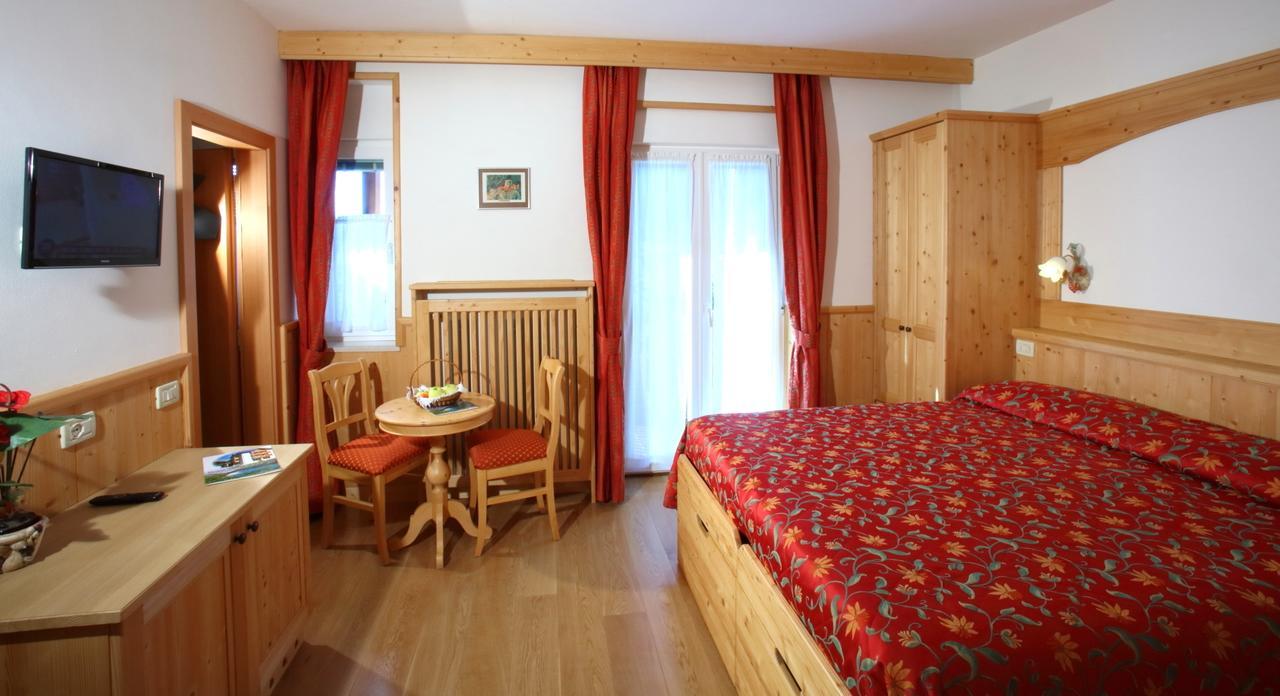 Hotel Zurigo Molveno Exteriör bild