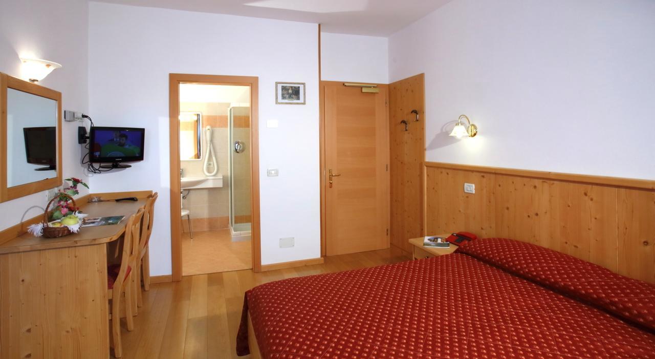 Hotel Zurigo Molveno Exteriör bild