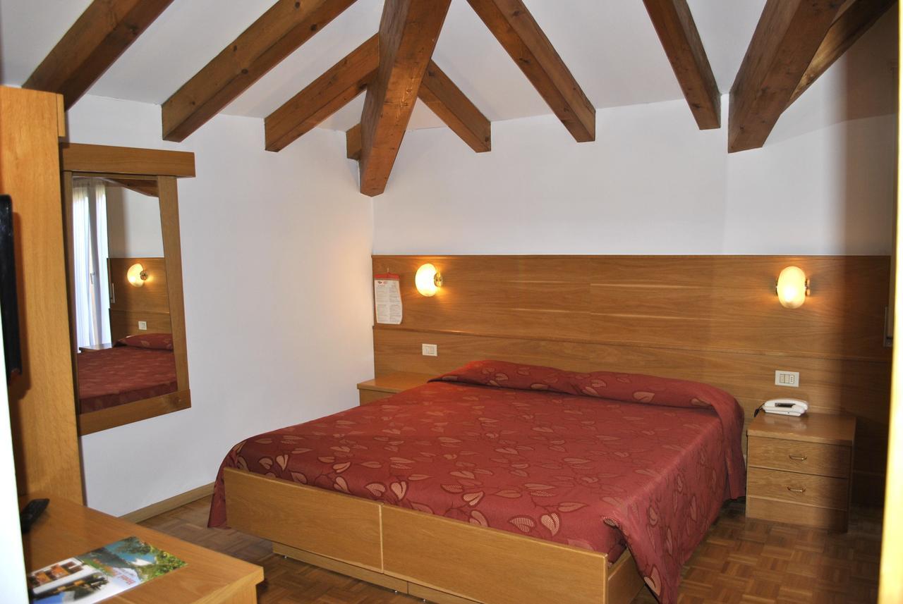 Hotel Zurigo Molveno Exteriör bild