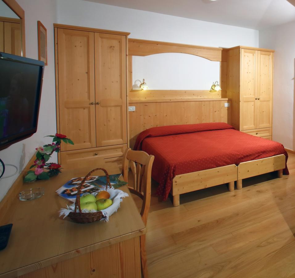 Hotel Zurigo Molveno Exteriör bild