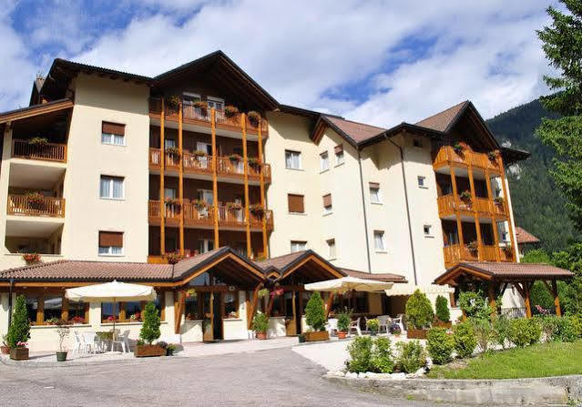Hotel Zurigo Molveno Exteriör bild