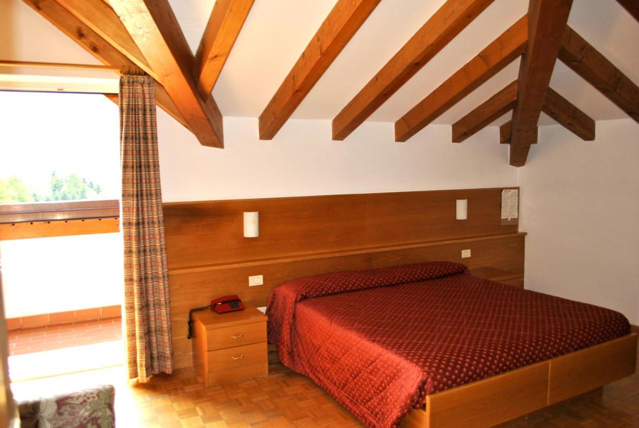 Hotel Zurigo Molveno Exteriör bild