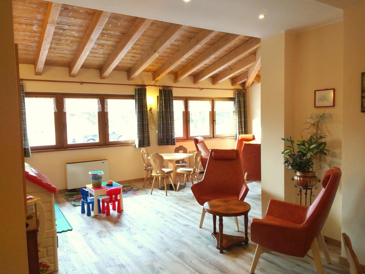 Hotel Zurigo Molveno Exteriör bild